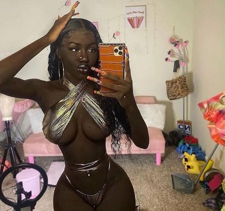 Cyn Kaine スター 写真