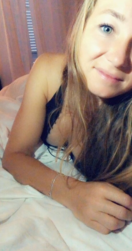 Julia Glushko ポルノスター セックス 写真