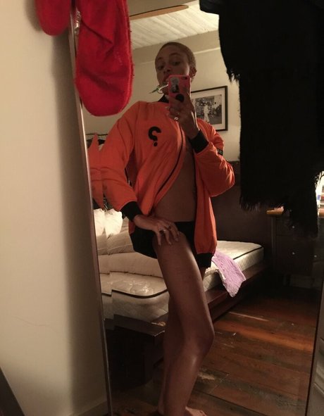 Adwoa Aboah ポルノスター 裸 写真