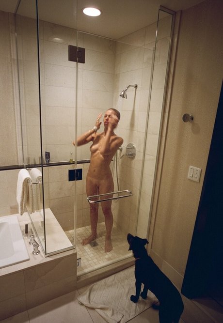 Adwoa Aboah エロティック女優 写真