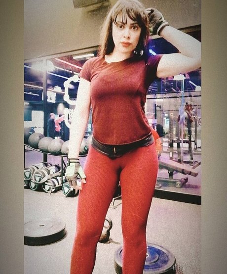 Islem Beji ポルノスター 無料 画像