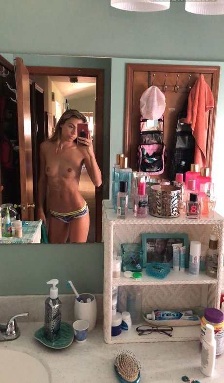 sarahjolzzz 裸のモデル 画像