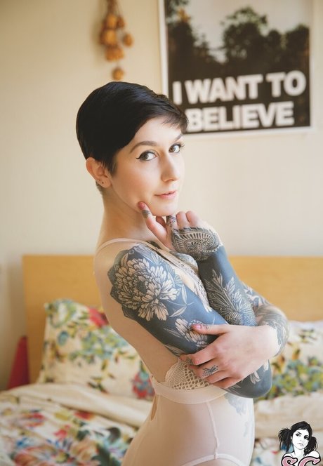 Femme Puppy ポルノ女優 写真