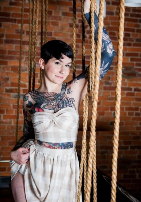 Femme Puppy XXXモデル 写真