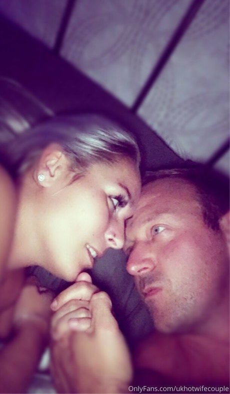 ukhotwife ポルノモデル 写真