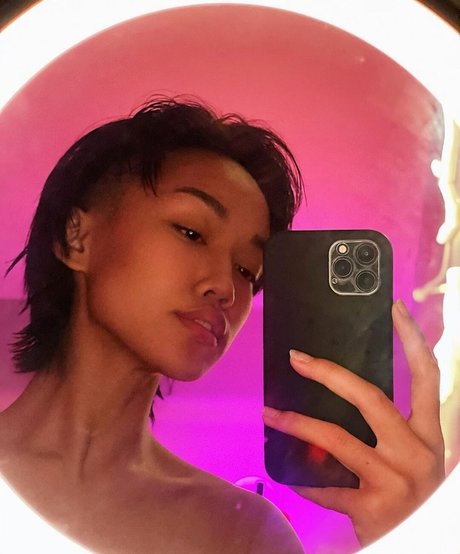 Tori Pareno セクシーなポルノスター 画像