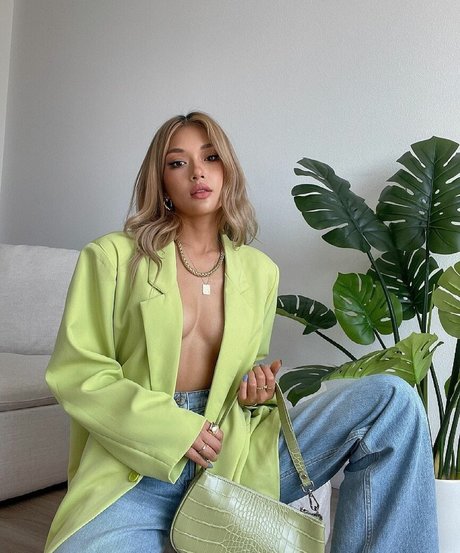 Sangyaychen セックス女優 写真