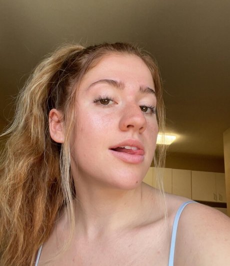 Rred rabbit アート女優 写真