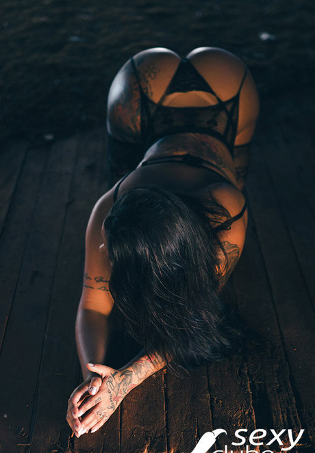 Vitoria Baroni セクシーなポルノスター ギャラリー