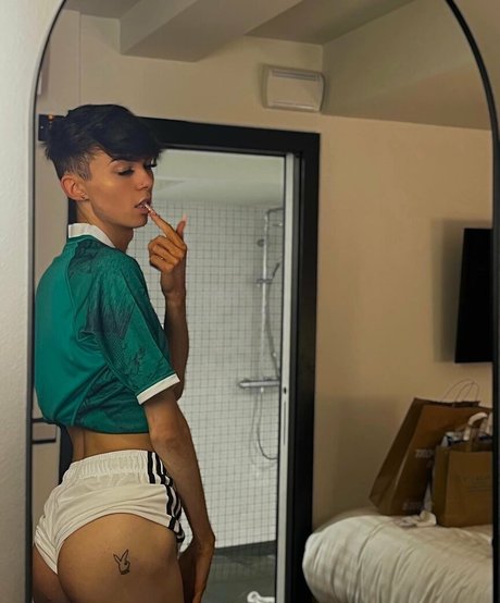 dolladills セクシーなスター 写真