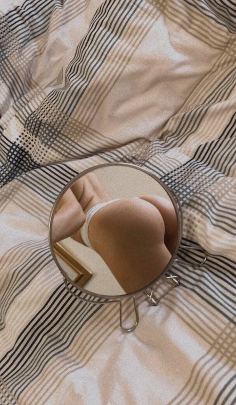 Libi Azar ヌードモデル 写真