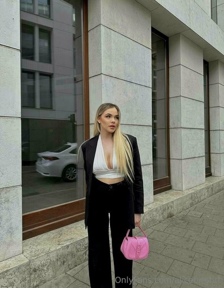 alicebrightt ポルノスター HD 写真