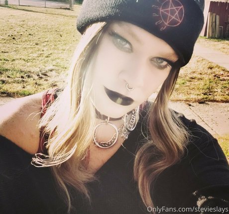 ティックトックスター オンリーファンズ 無料 写真