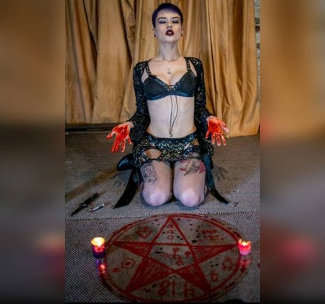 ゴスオンリーファンズ ポルノグラフィック 写真