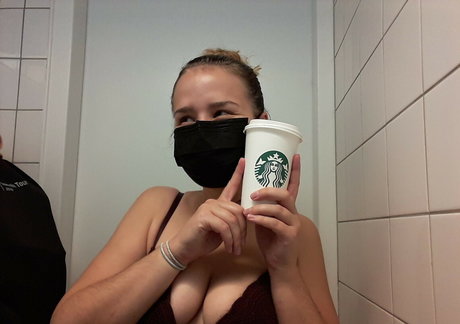 背が高くて巨乳のOnlyFans ポルノ ギャラリー