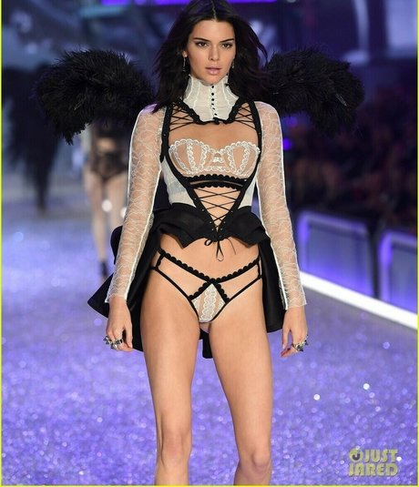 ナチュラルポーグオンリーファン セクシー 写真