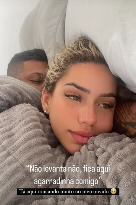 太めのブロンドオンリーファンズ アート裸 写真