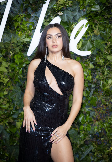 曲線美のラテン系オンリーファンズ 裸 ギャラリー