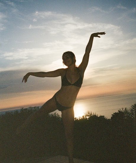 小人の裸OnlyFans ポルノ 写真