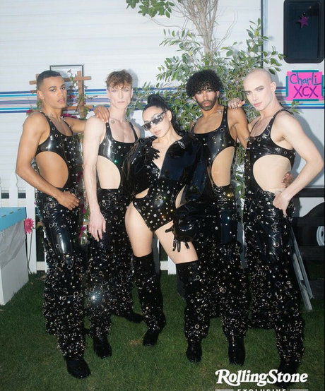 アジアン・エボニー・オンリーファンズ ホットxxx 写真