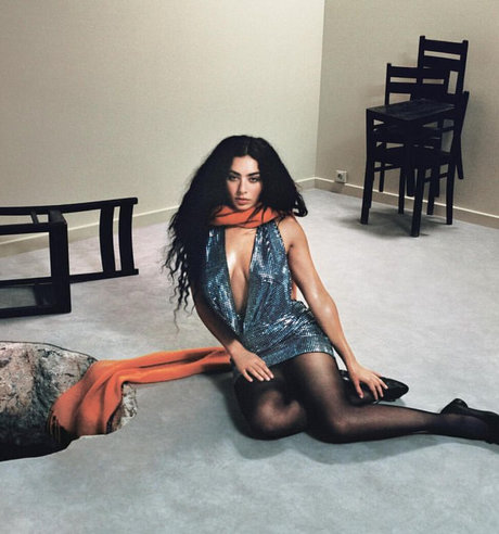 熟女の足オンリーファンズ セクシー裸 写真