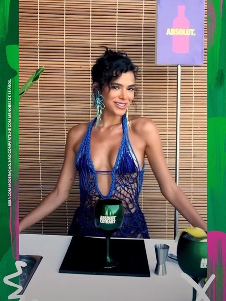 ヌード教師オンリーファンズ アダルト 写真