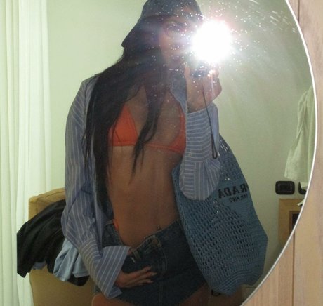 ティーンランジェリーOnlyFans アダルト ギャラリー