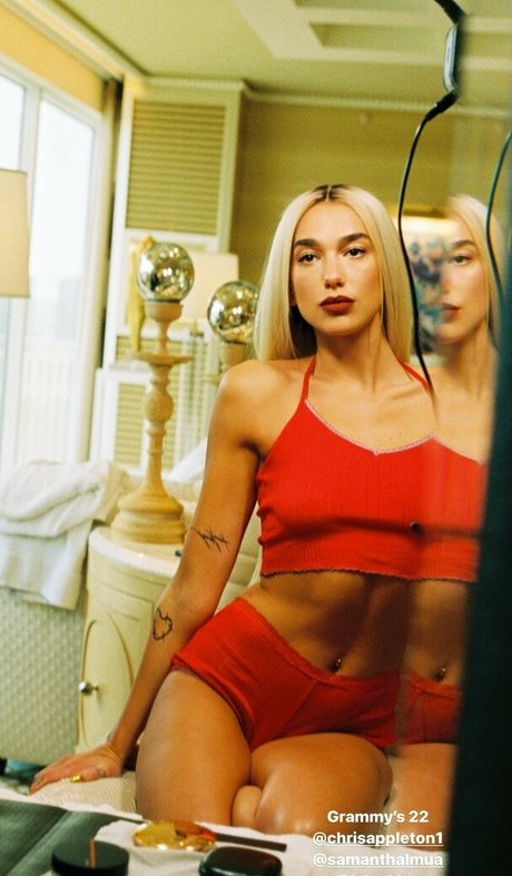 痩せたティーンのオンリーファンズ エロチック 写真