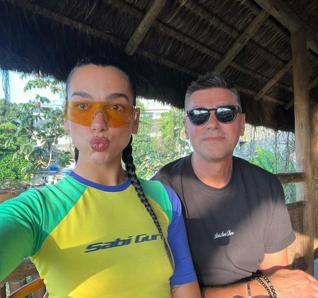 巨大な天然おっぱいオンリーファンズ セクシー 画像