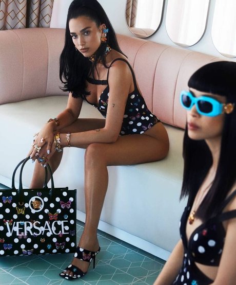 ゲイランジェリーOnlyFans 無料 写真