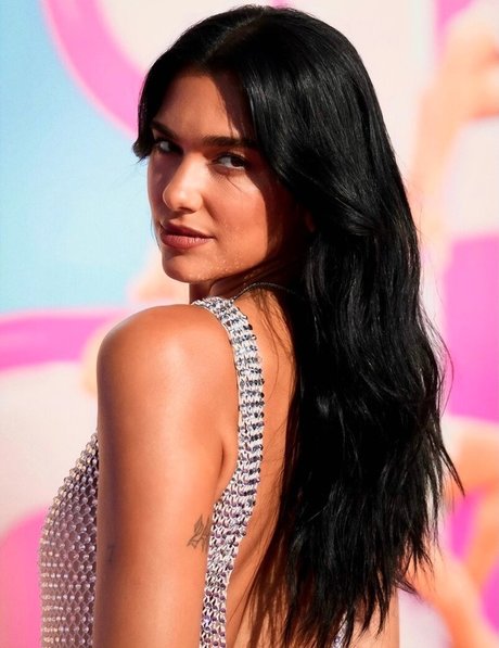 ロシアのお母さんOnlyFans アートヌード 画像