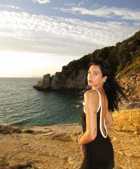 巨大なチンポを持つシーメールオンリーファンズ アートxxx アーカイブ