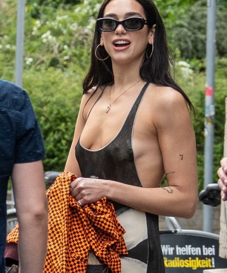 ママの足OnlyFans セクシーヌード ギャラリー