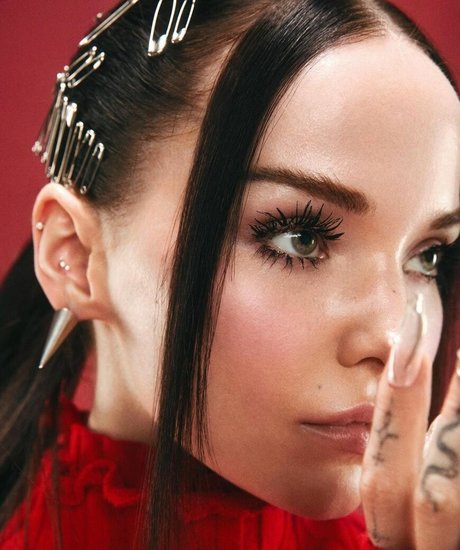 曲線美の女の子オンリーファンズ パーフェクト 写真