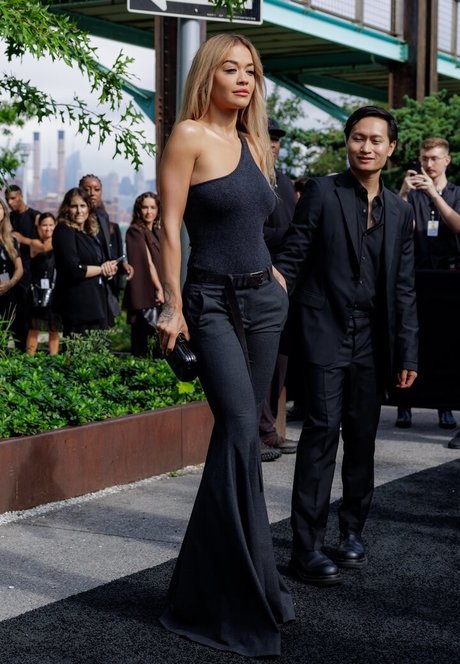 小人ヌードオンリーファンズ 美しいポルノ 画像