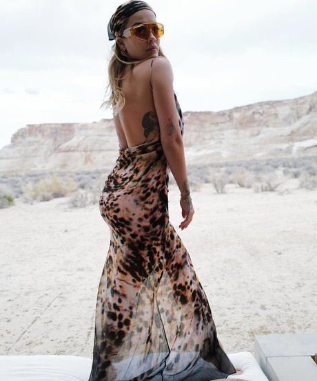 巨乳の熟女オンリーファンズ 無料セクシー 写真