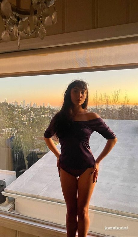 赤毛のソロOnlyFans セクシーヌード 写真