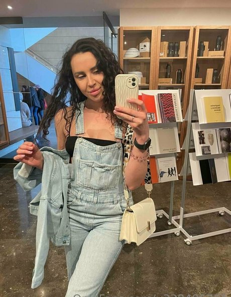 juliana insanely h0rny ポルノモデル 画像