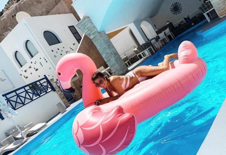 Marie Avgeropoulos 無料スター 写真