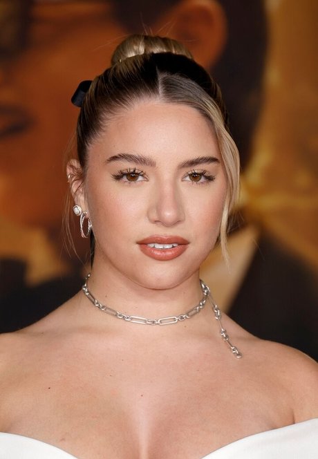 Mackenzie Ziegler 無料モデル 写真