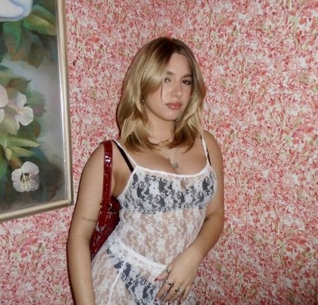 Mackenzie Ziegler ポルノスター アート ギャラリー