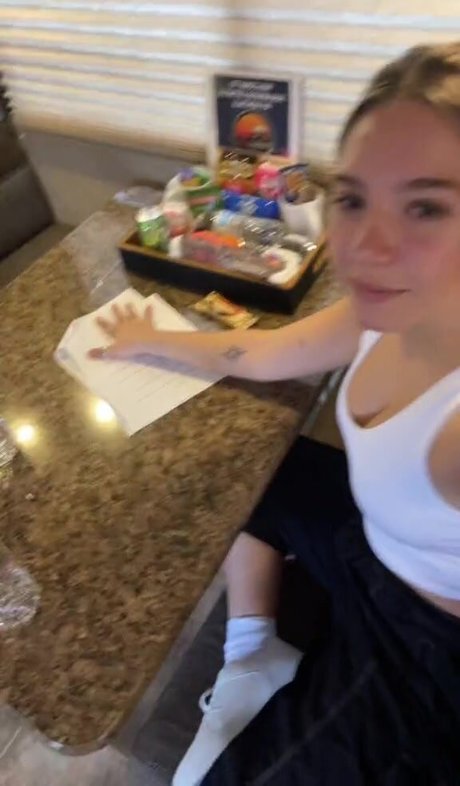 Mackenzie Ziegler ホット女優 写真