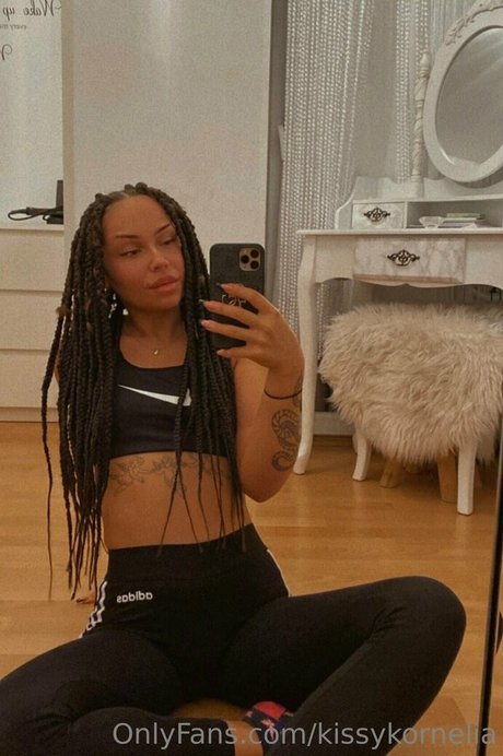 kissykornelia 完璧なスター 写真