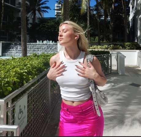 ブッシュ・オンリーファンズ トップ 写真