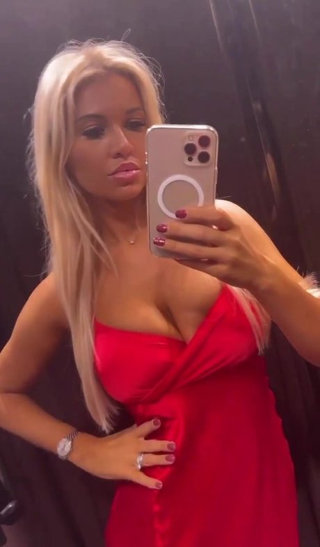 アンバー・オンリーファンズ セクシーヌード 写真