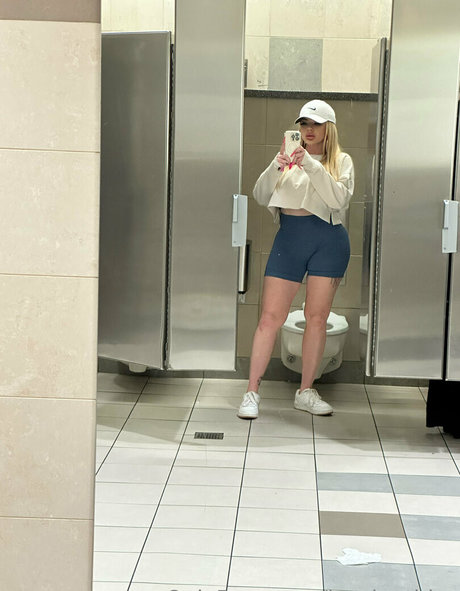 ヌード 屋外 OnlyFans ポルノ 写真