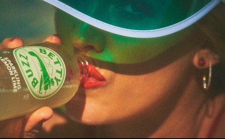 日本の女子高生OnlyFans 無料 画像