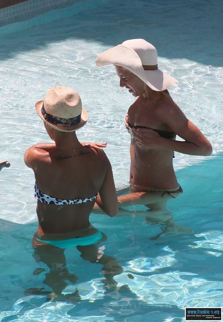 クーガーオンリーファンズ セクシー裸 写真