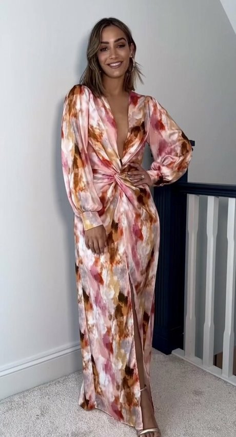 曲線美の女の子オンリーファンズ ホット裸 画像