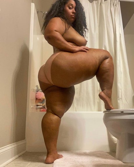 ポーグエボニーオンリーファンズ 可愛い 写真